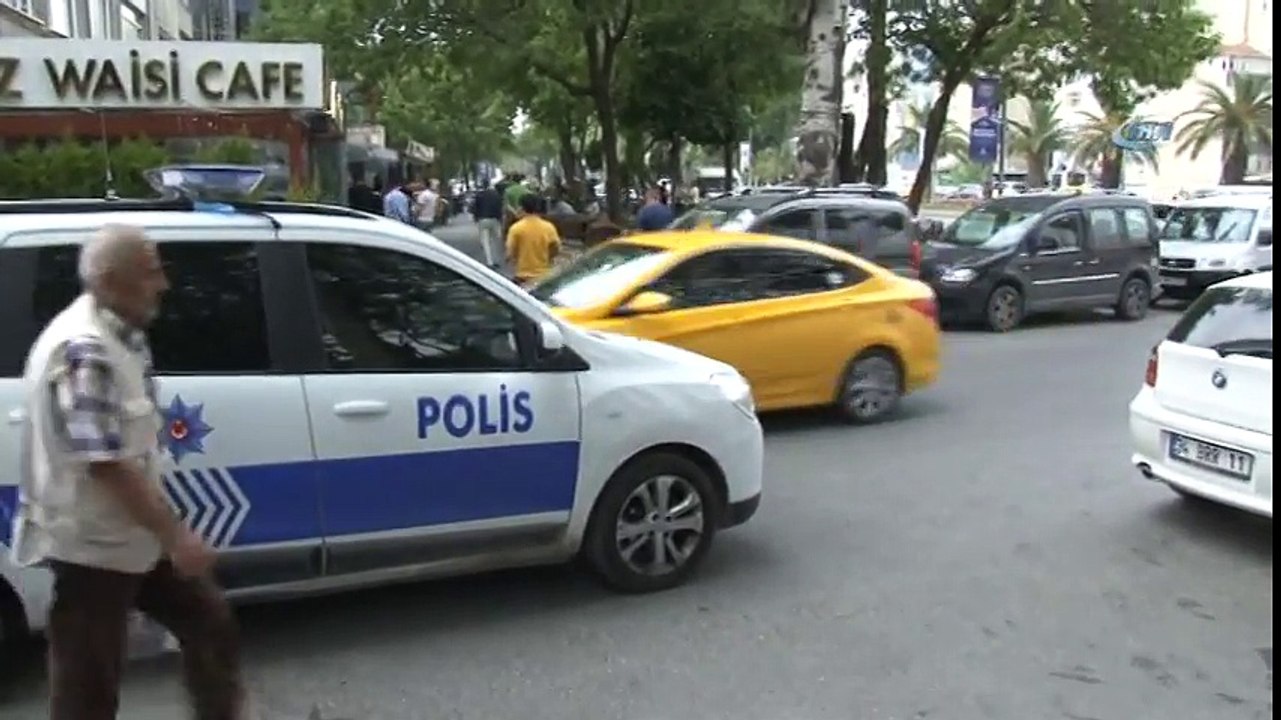 İstanbul’da Yola Saçılan Dövizleri Vatandaşlar Topladı