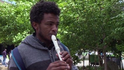 Migrants à Paris: cri d'alarme du monde associatif