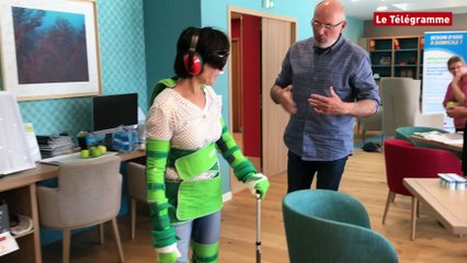 Concarneau.  Sensibilisation au vieillissement au moyen d'un simulateur