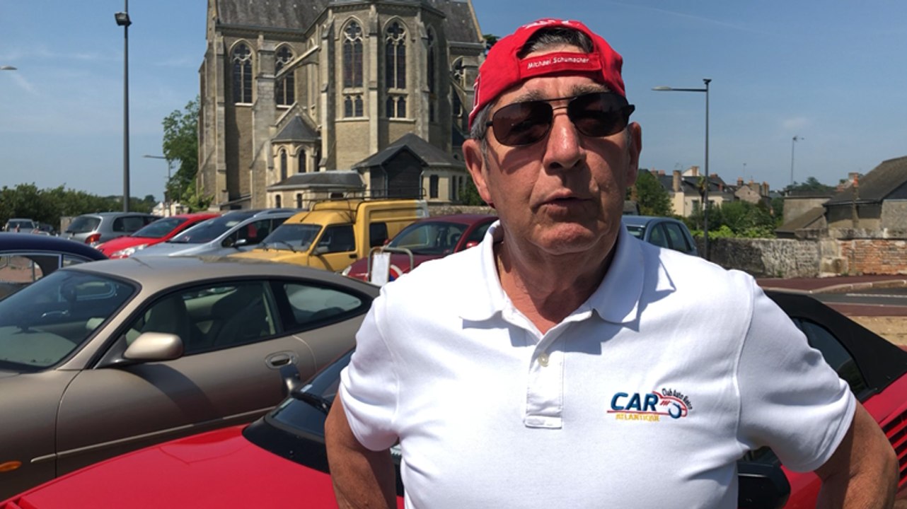 Des voitures de collection font halte à Sablé