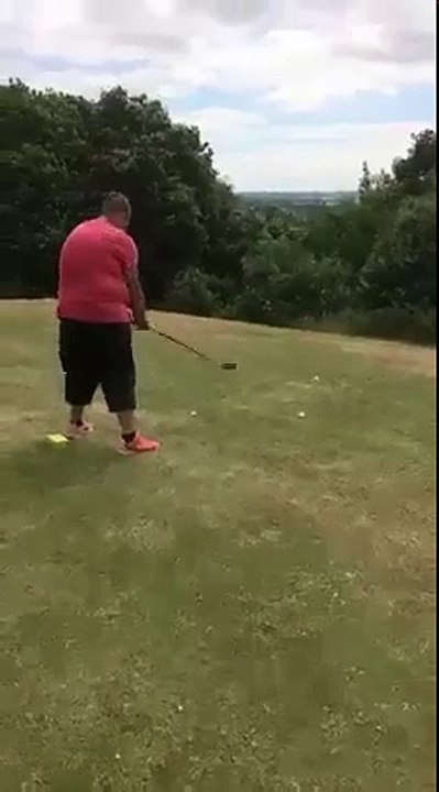 Jouer au golf... dans le MAUVAIS sens !!