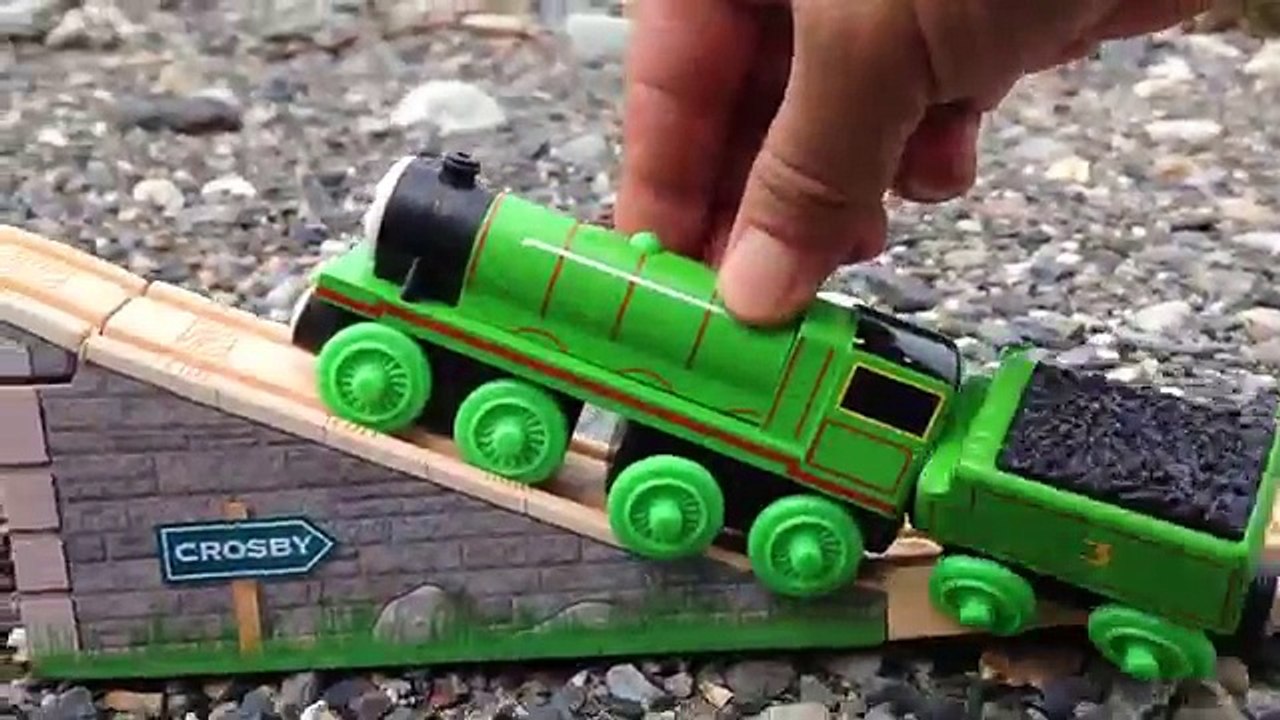 ☆河原で走行☆きかんしゃトーマス木製おもちゃたち　WOODEN THOMAS GORDON HENRY PERCY STEPHEN TOYS