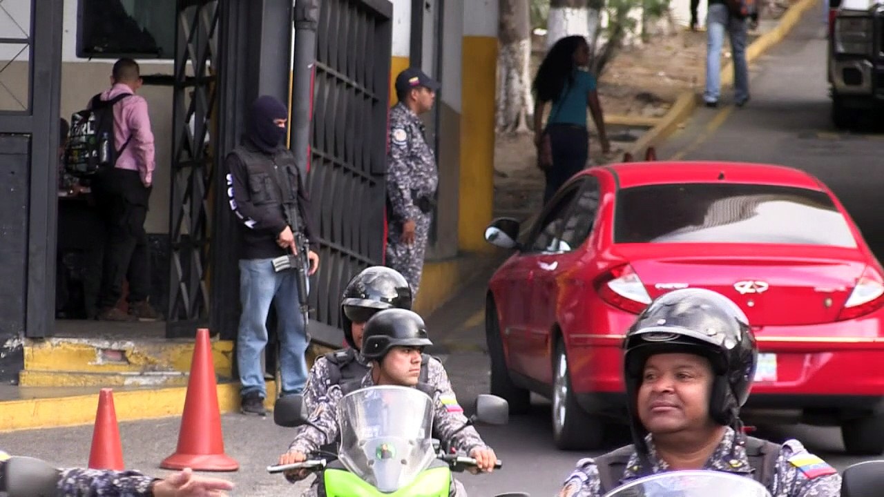 Opositores venezolanos dicen continuar toma de calabozos
