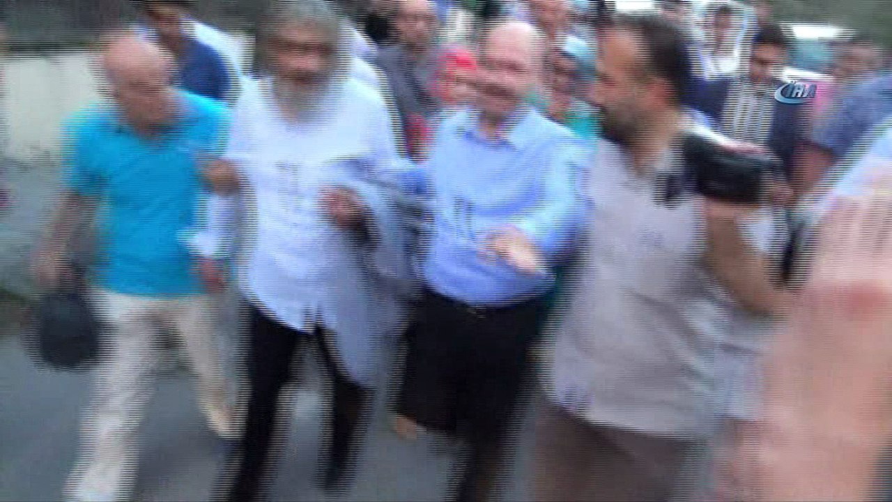 - Kamuoyunda 'Salih Mirzabeyoğlu' olarak tanınan Salih İzzet Erdiş, hayatını kaybetti.