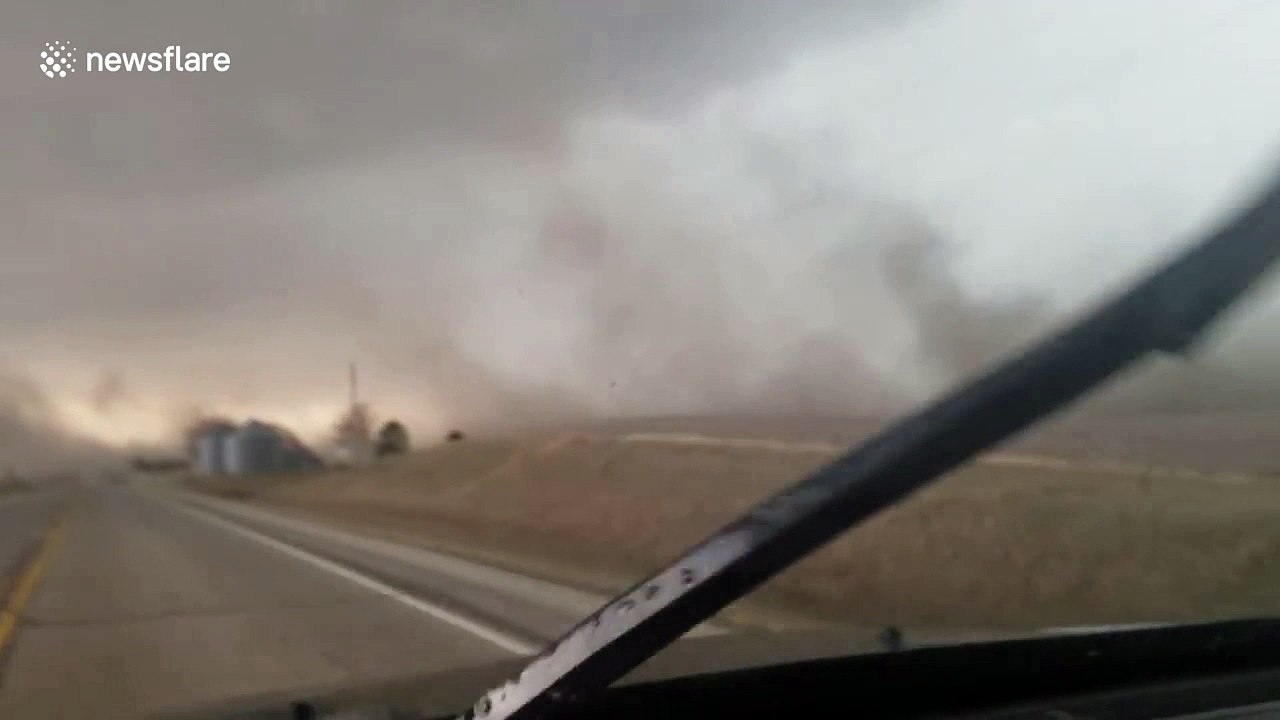 Car driver nearly escapes being caught in major storm