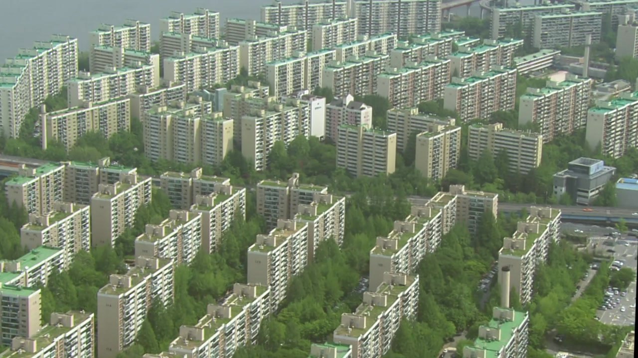 강남 아파트값 6주째 하락...서울 주택 거래 절반 급감 / YTN