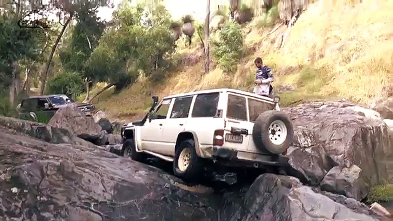 Toyota Land Cruiser 80 vs Nissan Patrol GQ offroading 4wd 4x4