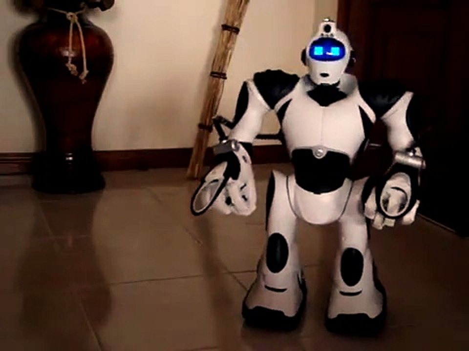 Robosapien V2 Spanish speech