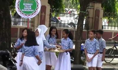 Siswa SD di Solo Bagikan 1.000 Telur Rebus untuk Ramadan