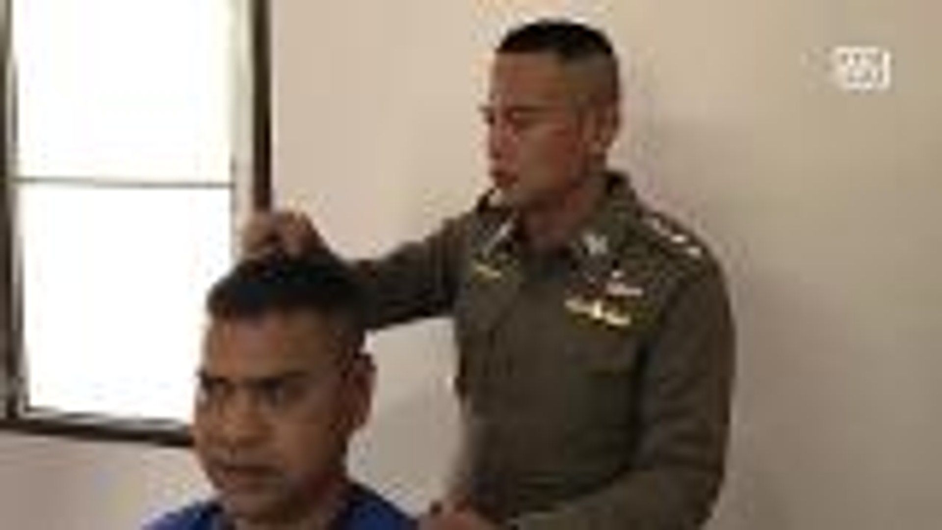 Station police chief gives free haircuts to staff - video Dailymotion