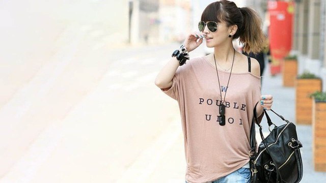 T-Shirt FAshion Trends: बड़ी टी-शर्ट को ऐसे दें ट्रेंडी लुक | How to style OVERSIZED T-shirts | Boldsky