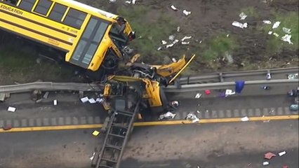 美 스쿨버스-트럭 충돌...45명 사상 / YTN