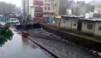 أمطار غزيرة وسيول في تعز تزيح أكوام كبيرة من القمامة في المدينةبعدسة : فهيم المخلافي