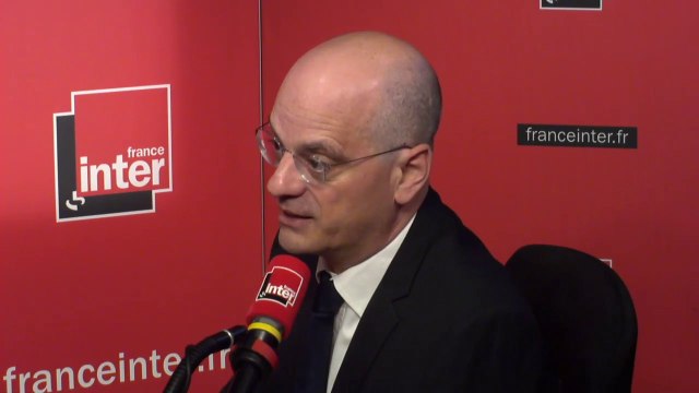 Jean-Michel Blanquer, sur la baisse d'intérêt des collégiens pour la lecture : Au collège, la lecture baisse en même temps que l'exercice physique (...) Cette civilisation des écrans dans laquelle nous sommes rentrés a un rôle