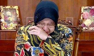 Tangis Risma untuk Anak-Anak Korban Teror Bom