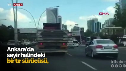 Tır sürücüsü yol vermeyen otomobili sıkıştırıp yoldan çıkardı