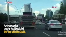 Tır sürücüsü yol vermeyen otomobili sıkıştırıp yoldan çıkardı