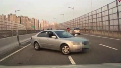 [좋은뉴스] 아찔 역주행 만취 차량 막은 용감한 시민 / YTN