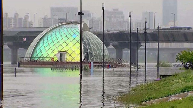 물에 잠긴 한강 변...올여름도 기습 폭우 잦다 / YTN