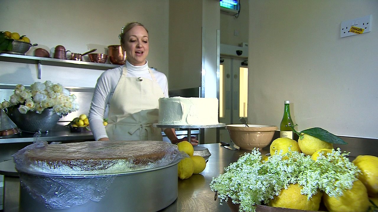 Royal wedding cake takes shape ahead of big day