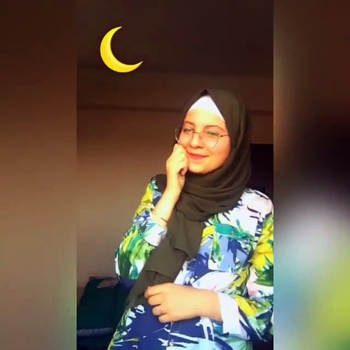 «مرحب مرحب يا هلال.. أهلا أهلا كيف الحال».. فتا...
