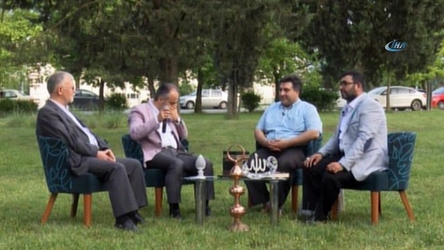 Büyükşehir Belediye Başkanı Aktaş'tan iftar programında canlı performans- Bursa Büyükşehir Belediye Başkanı Alinur Aktaş, Line TV'deki canlı yayında 'Yaralıyım' ilahisiyle dinleyenleri mest etti