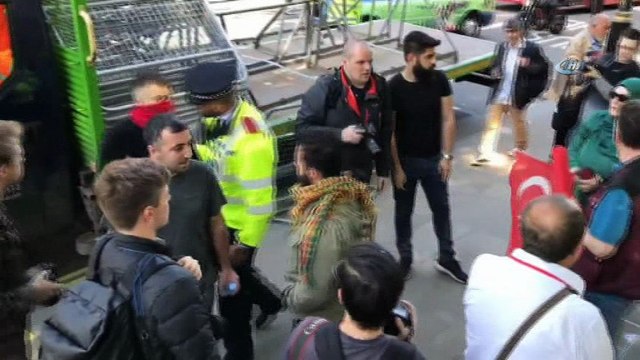 - Türk Bayrağını PKK'lılara Vermeyen Kahraman Türk Kadını