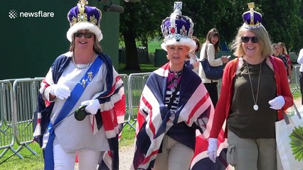 Her Royal Wagness arrives in Windsor, along with cohorts