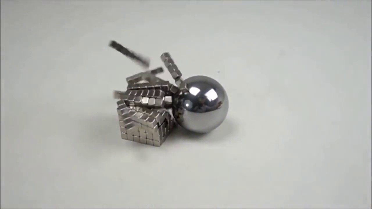 Collision de deux aimants au ralenti