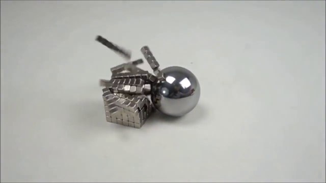 Collision de deux aimants au ralenti