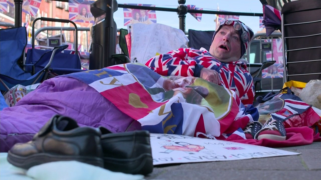 Superfans brave cold to glimpse Prince Harry and Meghan