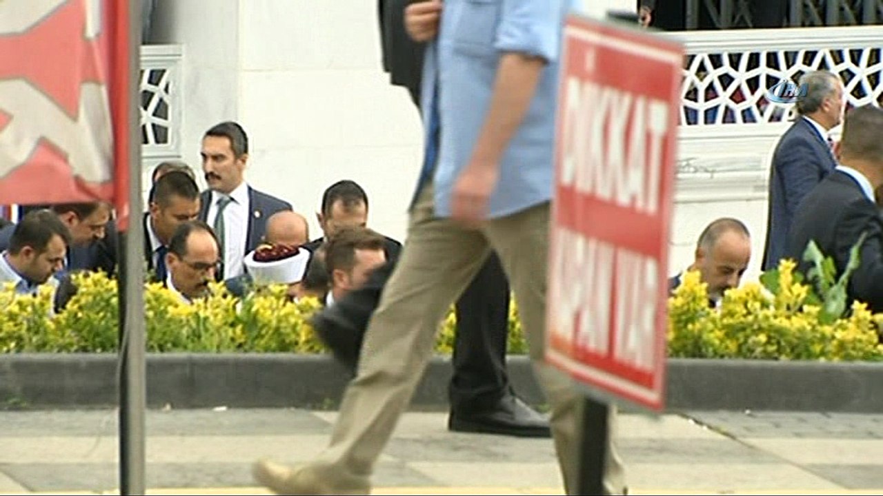 Cumhurbaşkanı Erdoğan, Cuma namazını Melike Hatun Camii'nde kıldı