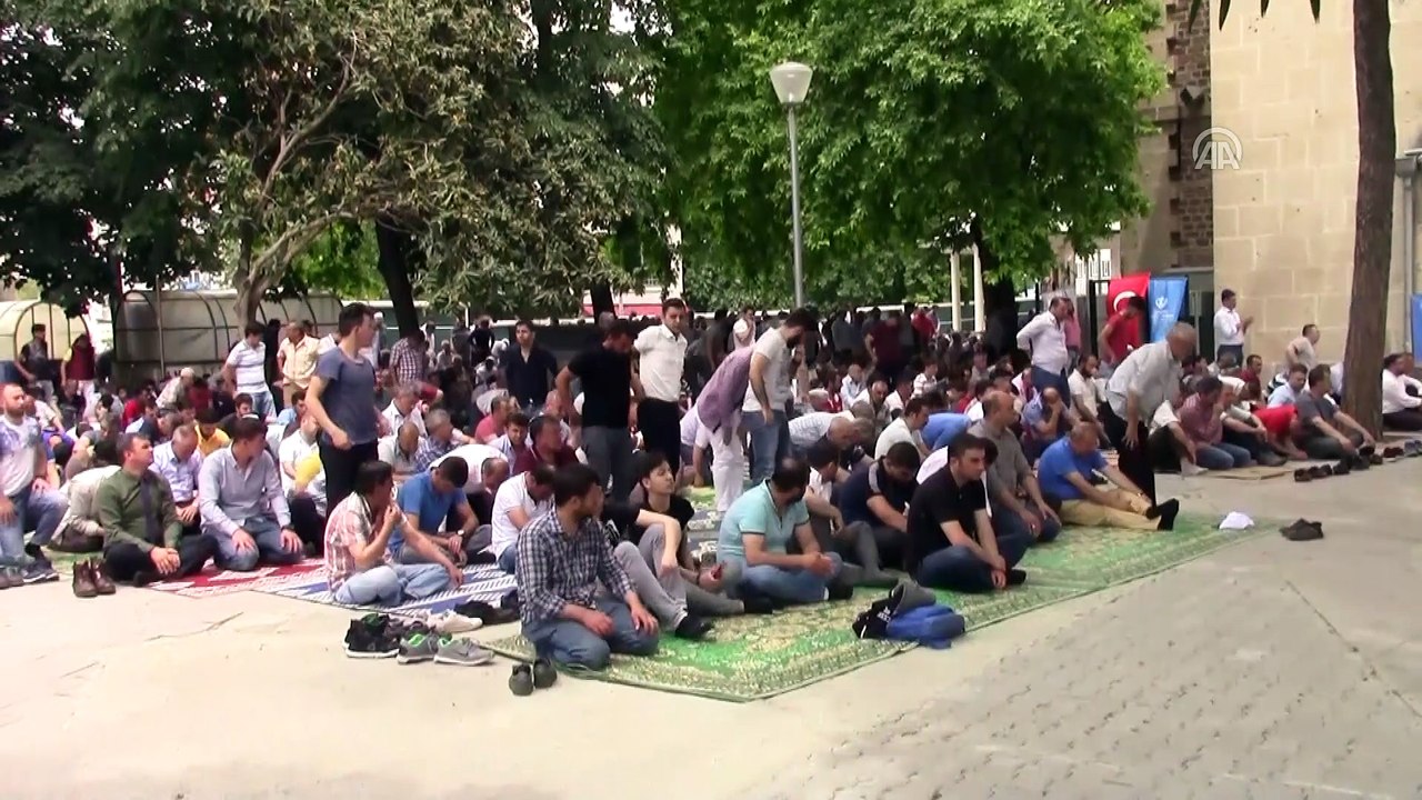 Ramazan ayının ilk cuma namazı kılındı - BALIKESİR