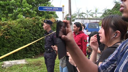 Malásia: bolsas de dinheiro encontradas na casa de ex-premiê