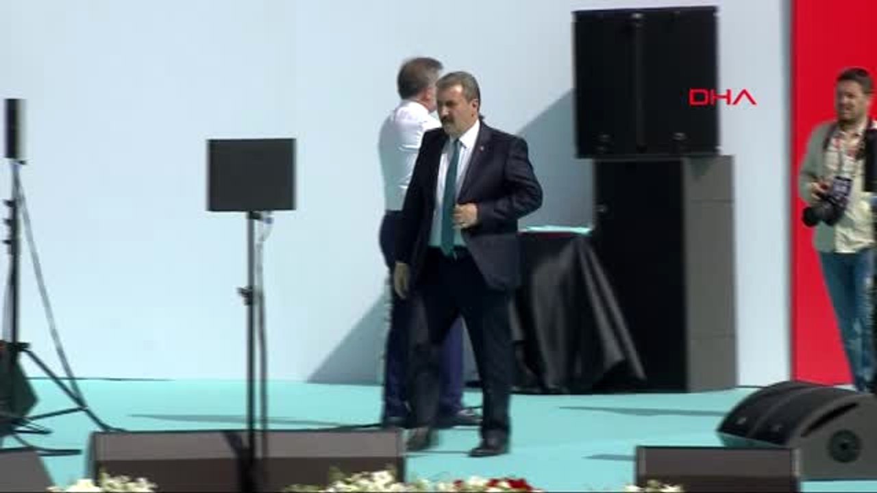 Devlet Bahçeli Miting Alanına Geldi