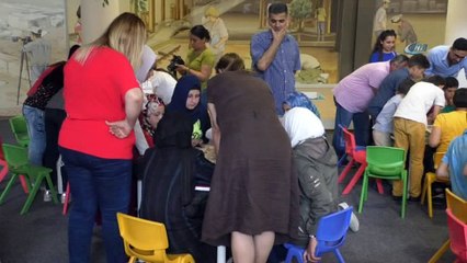 Suriyeli çocuklar arkeoloji müzesini eğlenceli dakikalar geçirdi
