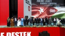Cumhurbaşkanı Erdoğan ve MHP Genel Başkanı Devlet Bahçeli el ele mitinge katılanları selamladı