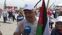 Vatandaşlar ellerinde Türk ve Filistin Bayrakları ile miting alanına akın etti