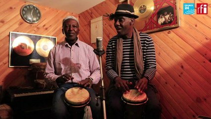 Touré Kunda interprète "Emma" en acoustique