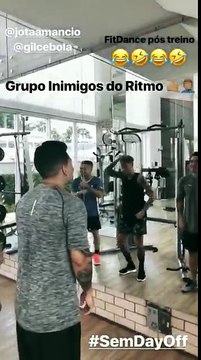 Neymar responde con un baile a las críticas por abandonar el PSG