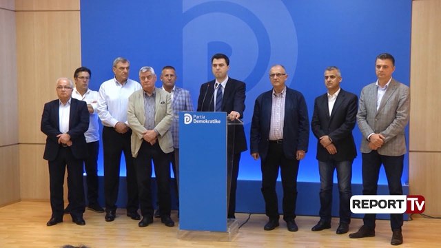 Report TV - Basha fton popullin në protestë: Më 26 maj të çlirojmë Shqipërië nga qeveria e krimit!