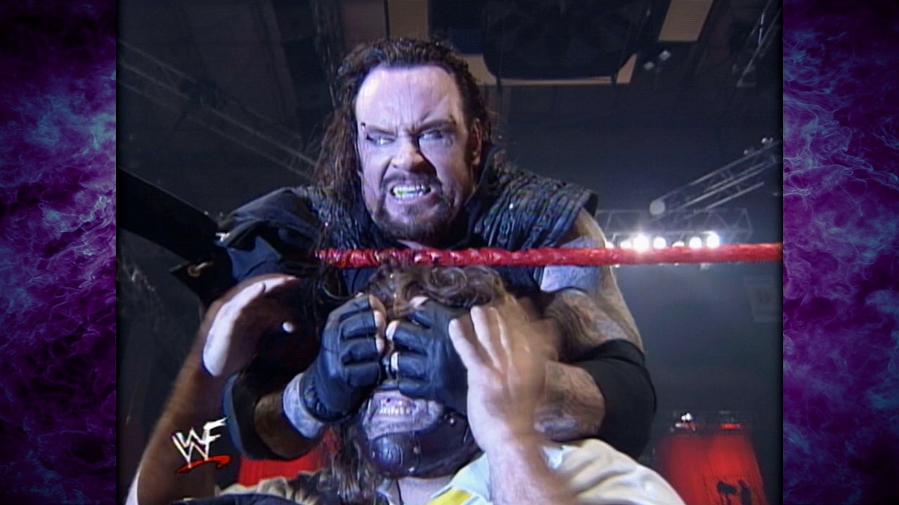 The Undertaker w/ Paul Bearer vs Mankind (Stone Cold Steve Austin Watches From Crowd) 12/6/98