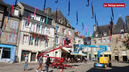 Pontivy. 250 parapluies multicolores place du Martray (Le Télégramme)