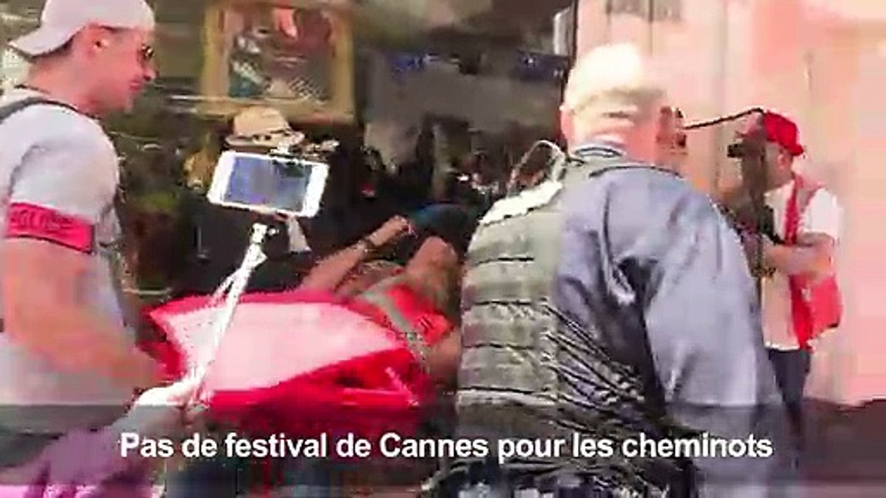 Cannes: des cheminots en colère mais en tenue de soirée