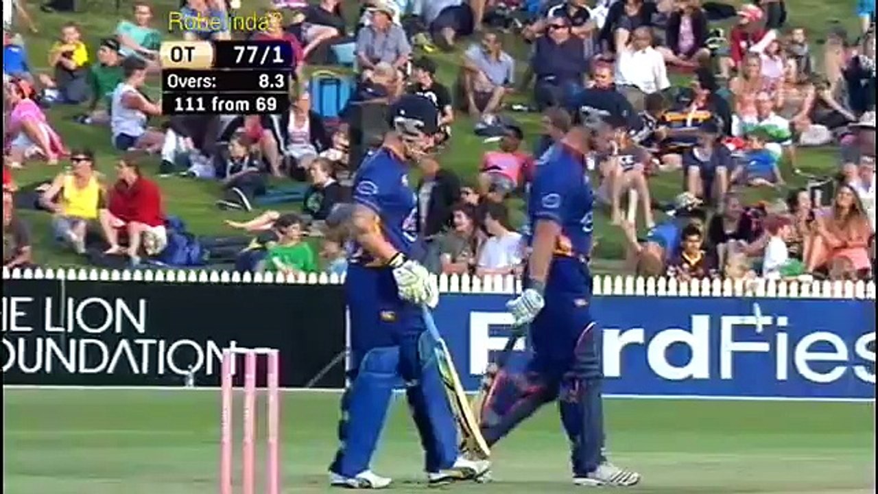 Brendon McCullum VS Tim Southee (Four SIXES)