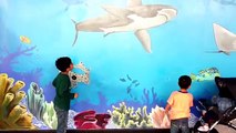 Kids Visit To The Aquarium/Fun Sea Animals And Huge Moving Dinosaurs /Shark,Alligator,Stingray/
