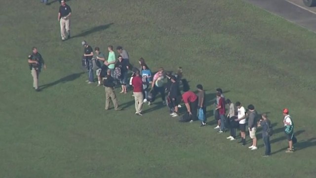 美 텍사스 고교서 총격... 최소 8명 사망 / YTN