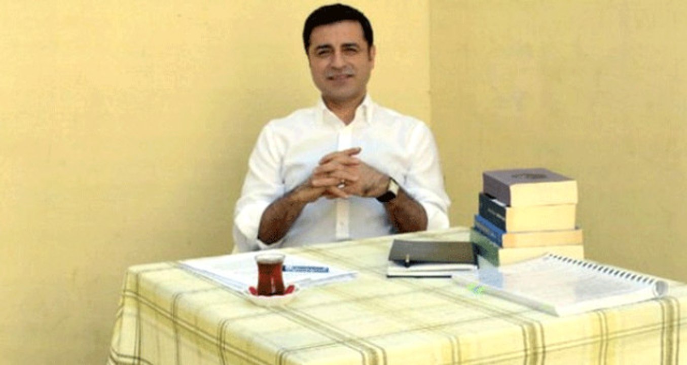Demirtaş, Cumhurbaşkanı Adaylarına Seslendi: Cefayı Onlar Çekiyor Haklarını Helal Etsinler