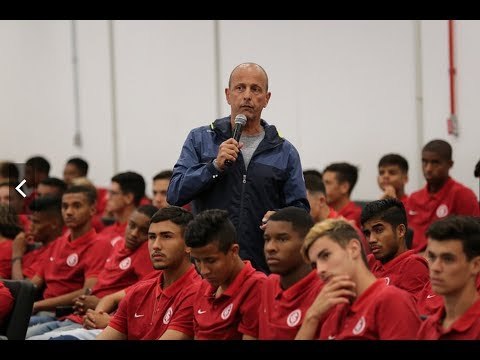 Atletas das categorias de base do Internacional acompanham palestra sobre prevenção ao doping