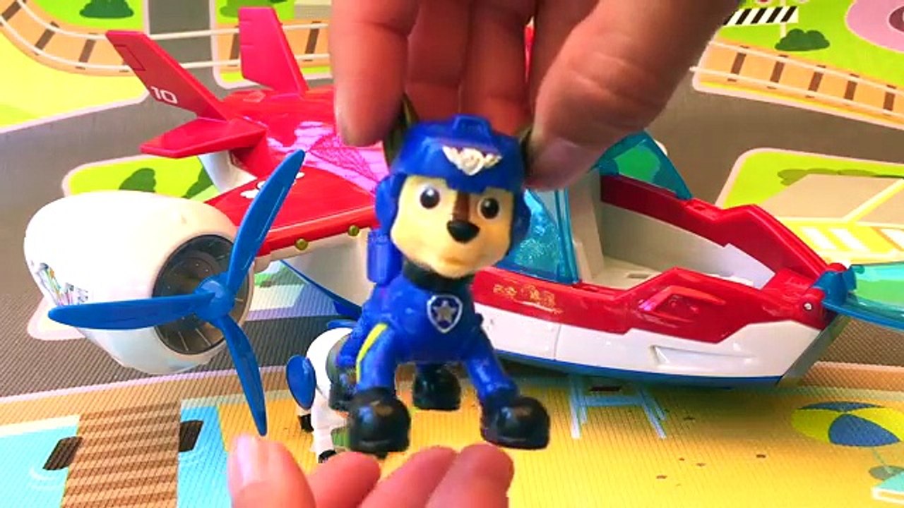Patrulha Canina sobrevoando a Adventure Bay de Patrulheiro Canino Paw Patrol Video em Portugues